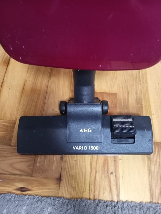 Вертикальный пылесос  AEG. Германия