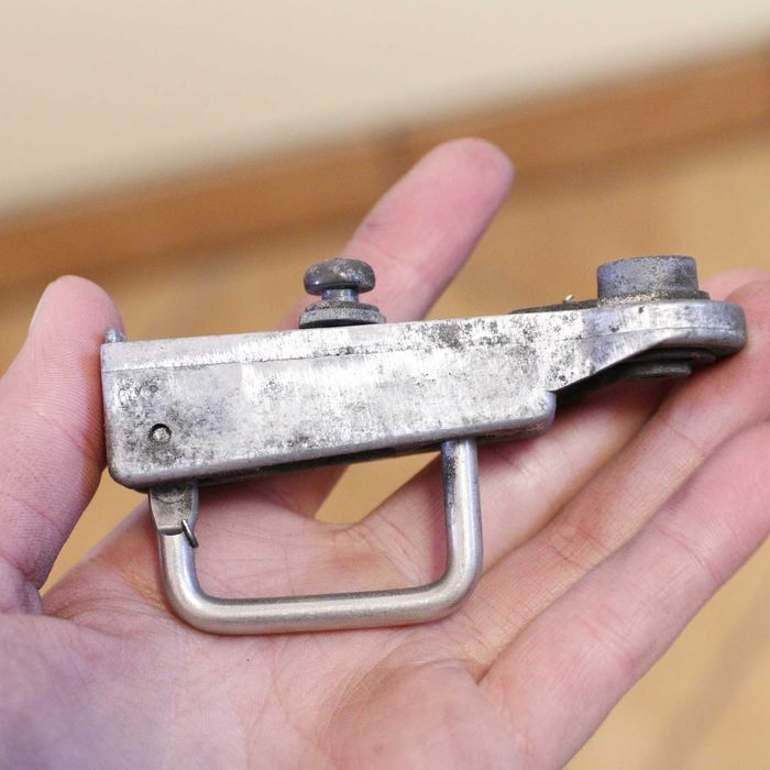 6034 Dźwignia zaczep uchwyt zabezpieczenia kasku Honda Goldwing GL1800