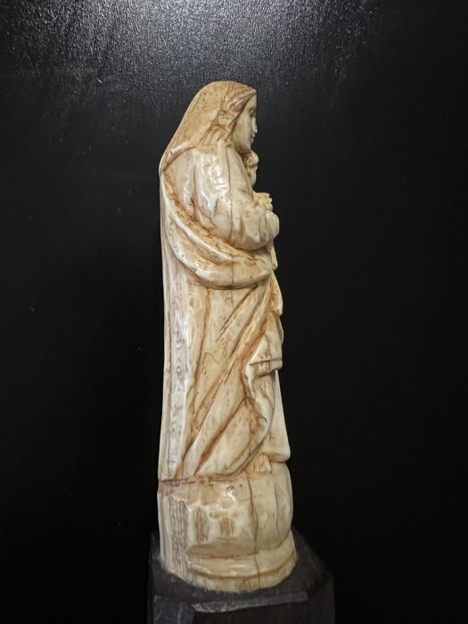 Nossa senhora com menino