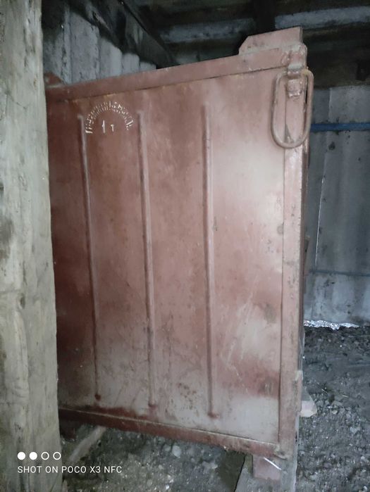 Продам металевий шкаф(ящик).