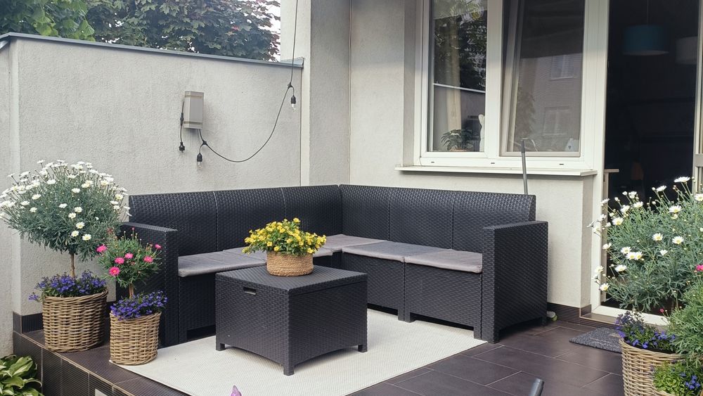 Narożnik że stolikiem keter technoratan