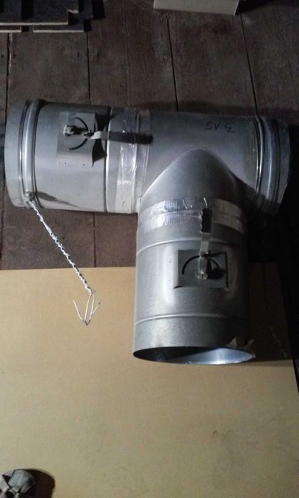 Trójnik z 2 przepustnicami wentylacyjnymi Ø (fi) 315 mm i redukcją