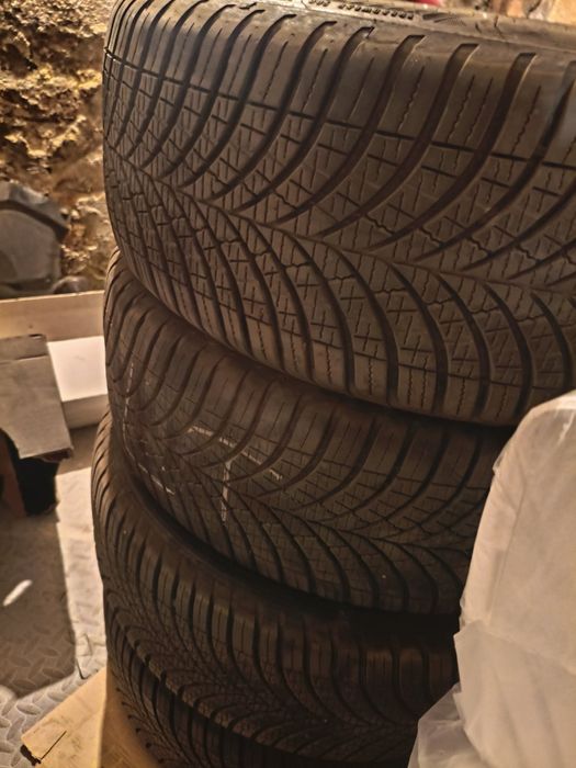 Komplet opon wielosezonowe Goodyear 215/50/17
