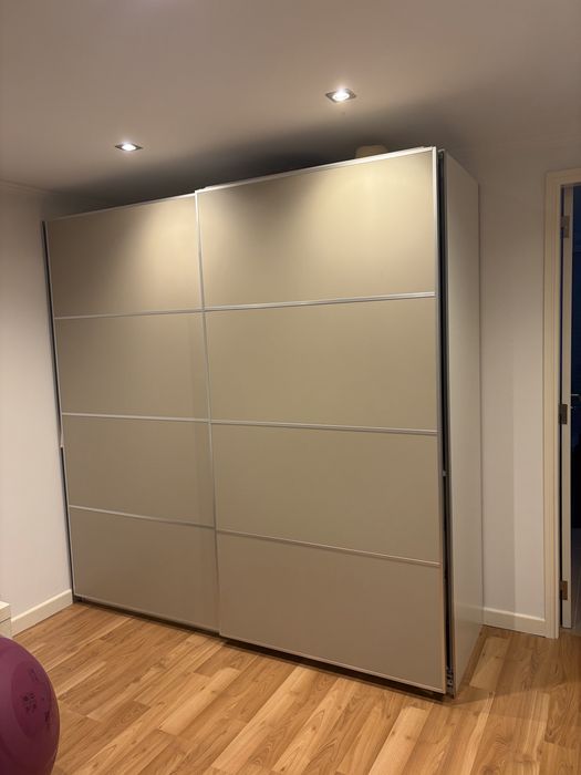 Roupeiro IKEA modelo PAX