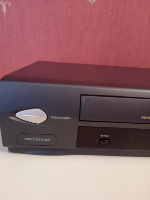 Відеомагнітофон касетний Toshiba V-229EG