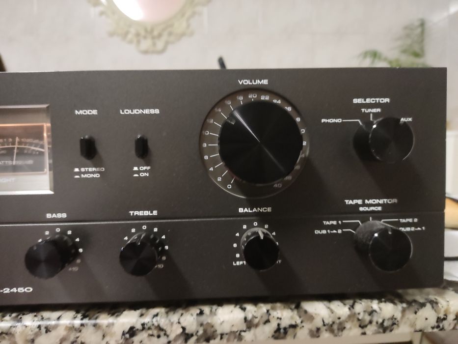 AKAI AM 2450 Stereo Integrated Amplifier Black