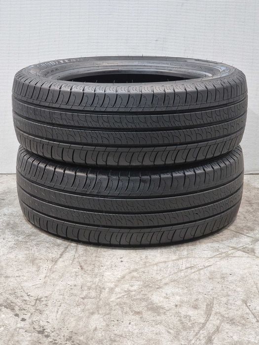 2 Pneus 215/60R17C GOODYEAR Semi Novos