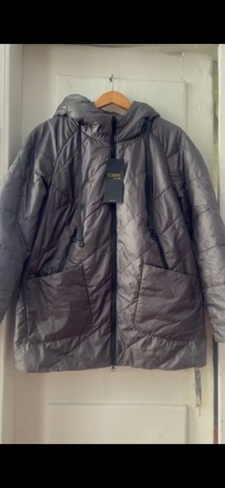 Жіноча весняна куртка 52-54 розміру