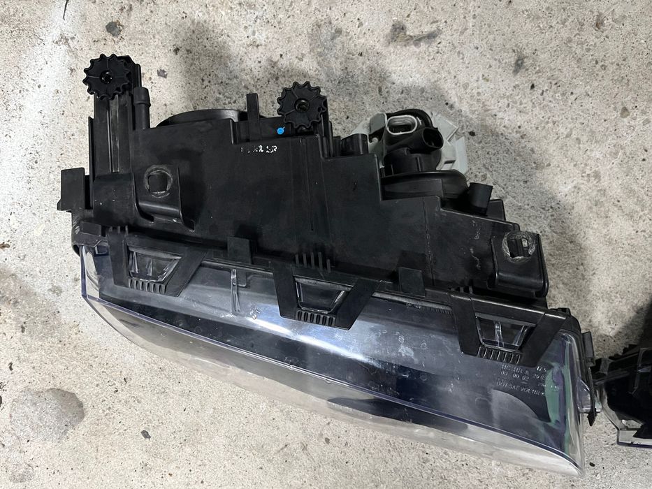 Lampy reflektory przód BMW E46 Xenon mod Plug&Play