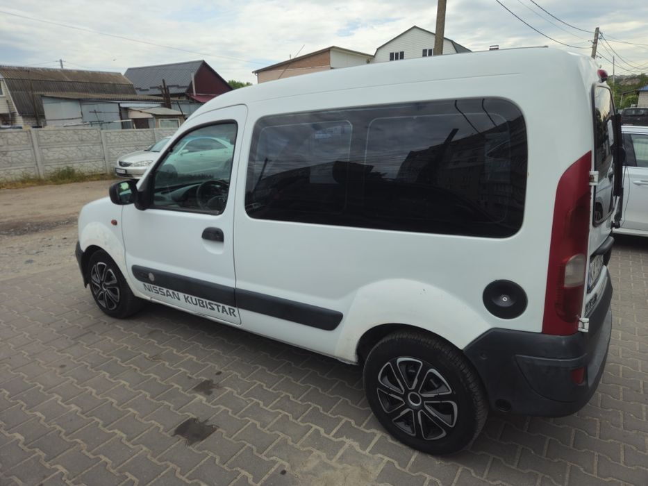Nissan  1.6 газ/бензин АВТОМАТ