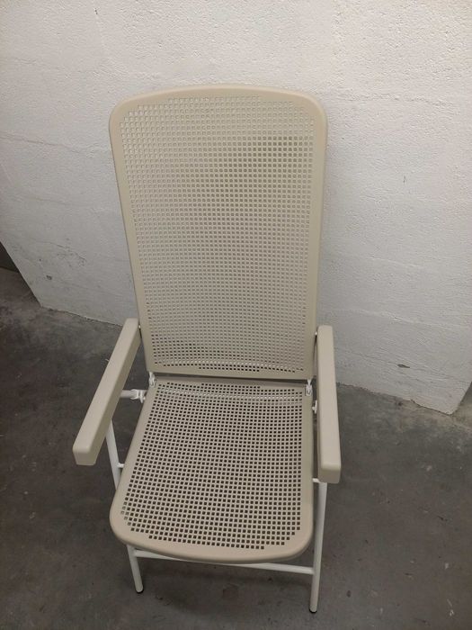 Cadeira IKEA modelo TORPARO