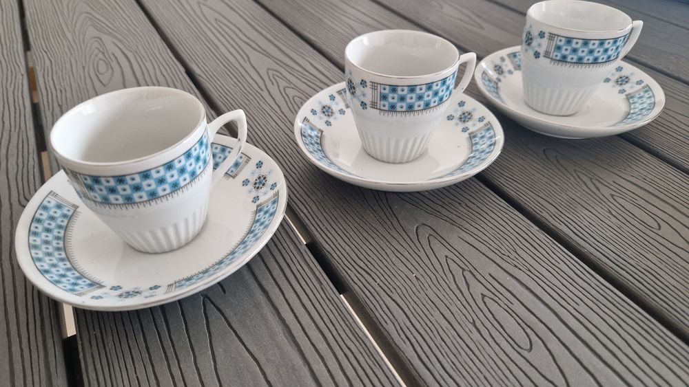 Conjunto de 3 chávenas e 3 pires de café vintage