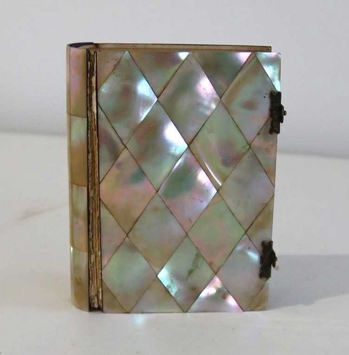 Missal  raríssimo  madreperla de1857