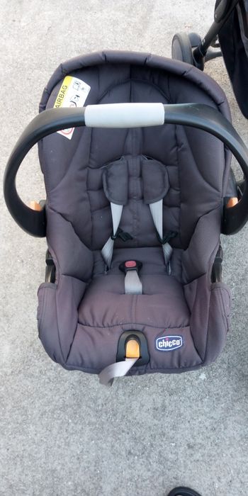 Carrinho bebe Chicco com ovo e base fixação do mesmo.