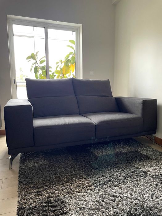 Sofá de 2 lugares cinzento em bom estado – 150€