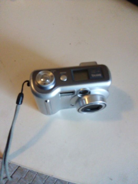 Máquinas fotográficas Roniflex X3000 e Benq DL4500