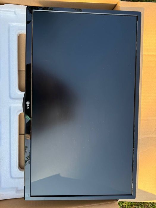 Монітор 23.8” FullHD LG 24MP57HQ-P. VGA і HDMI кабелі. Камера Logitech