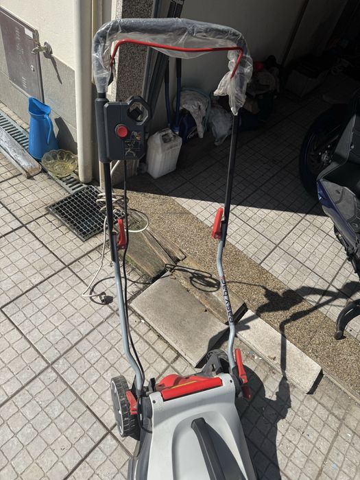 Maquina de cortar relva nova