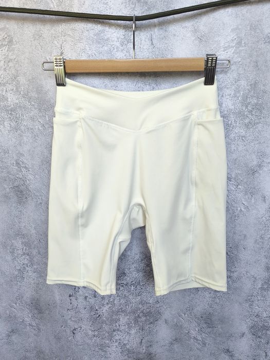 Велосипедки лосіни шорти коротки пуш ап кокетка з карманами молочні