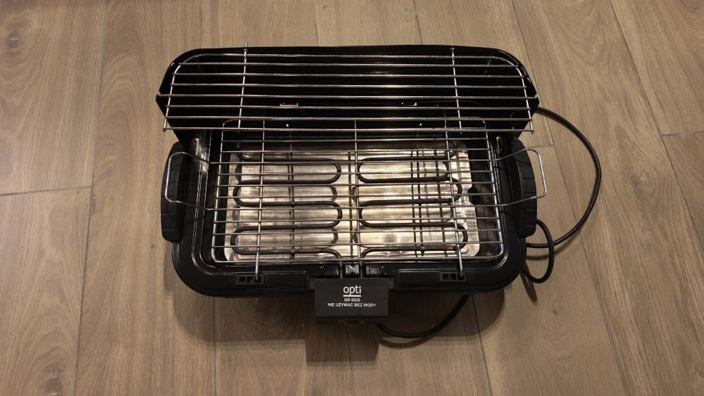 Grill elektryczny z płaszczem wodnym