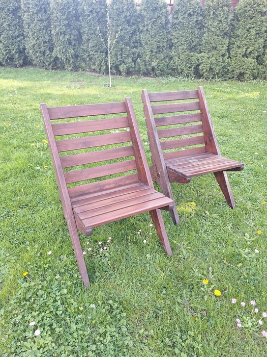Drewniane krzesła ogrodowe