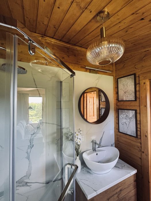 Domek z jacuzzi nad rzeką  z najpiekniejszym widokiem w okolicy