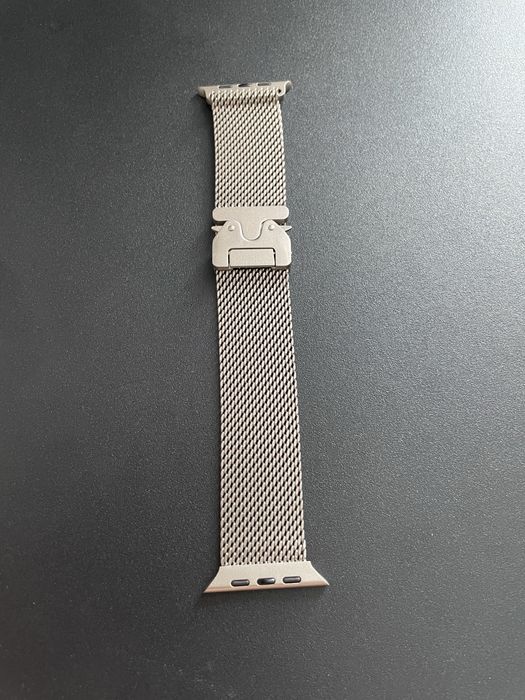 Apple Watch milanese loop
