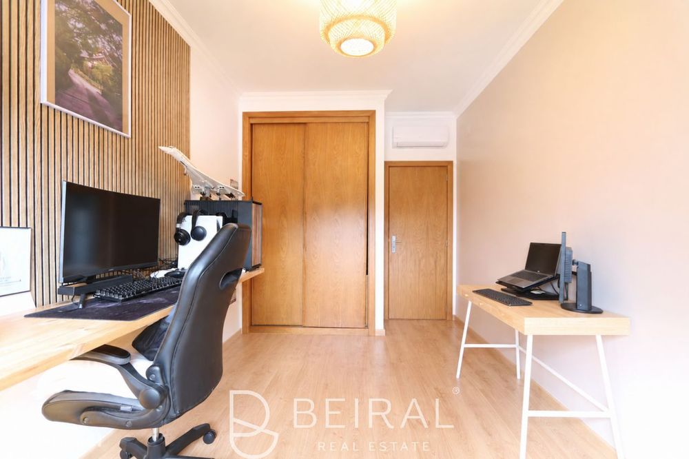 Apartamento T2 às portas de Lisboa, com varanda, vista e estacionamen