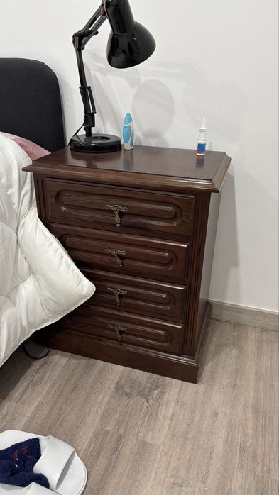 Mobília de quarto em madeira (Roupeiro + Cómoda + Mesa Cabeceira)