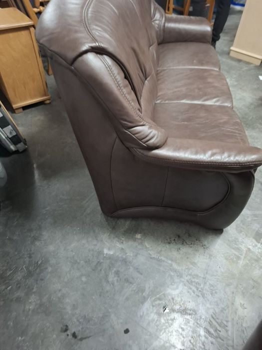 Шкіряний комплект меблів (3+2): Диван та софа у відмінному стані