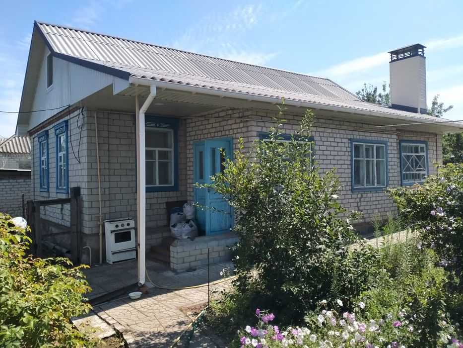 Продається гарний будинок в Садках.