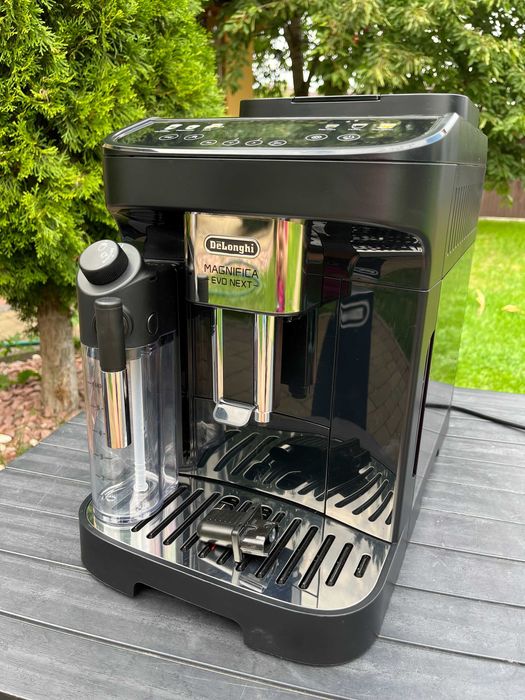 Кавомашина DELONGHI Magnifica Evo Next  2025 рік 12 місяць пробіг 270чашок