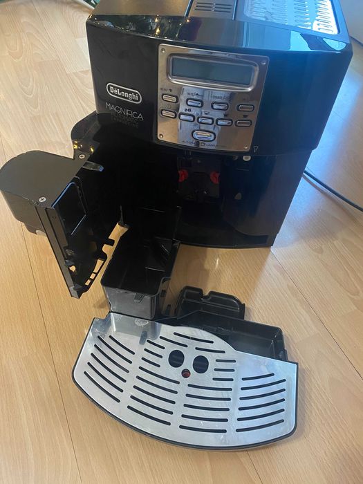 Ekspres do kawy De’Longhi Magnifica Automatic Cappuccino – b. dobry