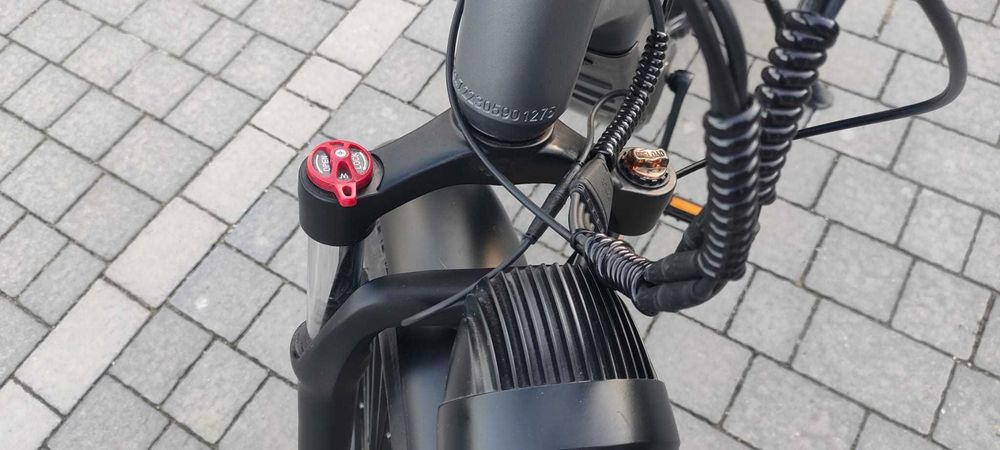 BURCHDA RX80 pojazd elektryczny dla doroslych. 48 Volt.