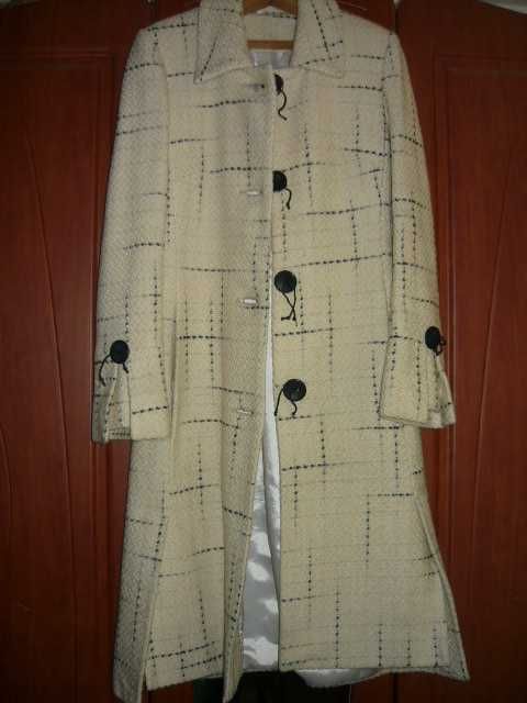 Женское шерстяное пальто (р.48)