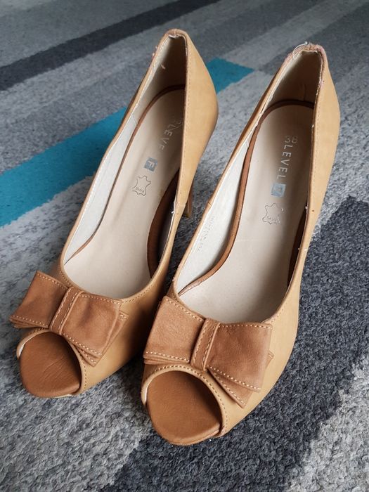Szpilki beżowe r 38