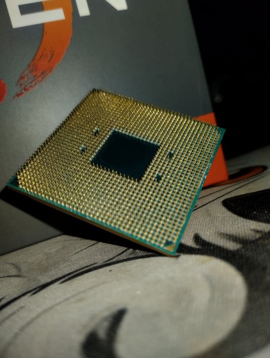 Процесор R7 2700 8ядер 16потоків