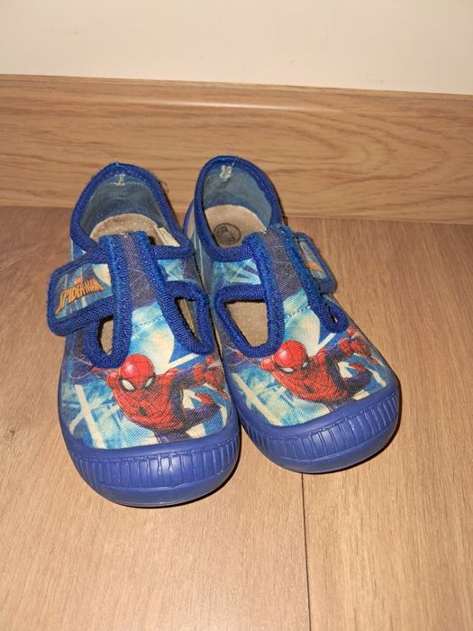 Buty pantofle chłopięce roz 25