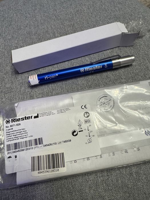 Latarka lekarska, medyczna - Riester ri-pen. Niebieska. Nowa!