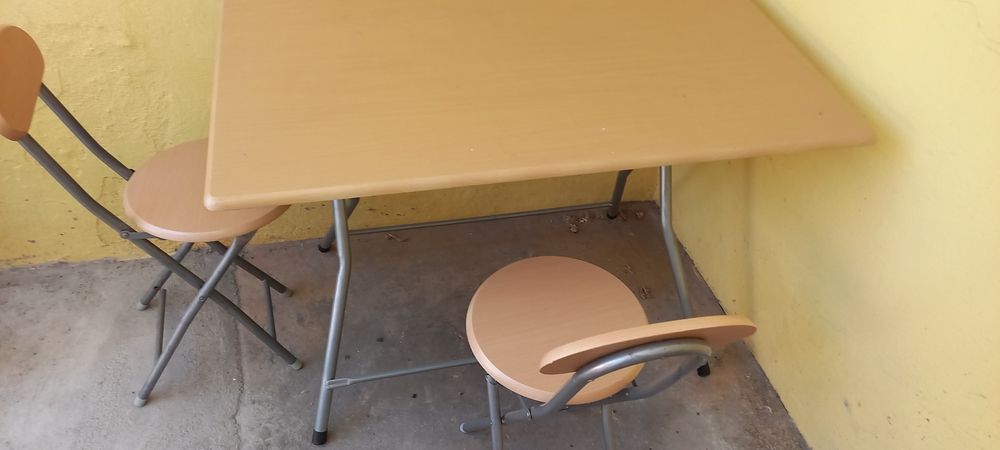 Mesinha com banquetas