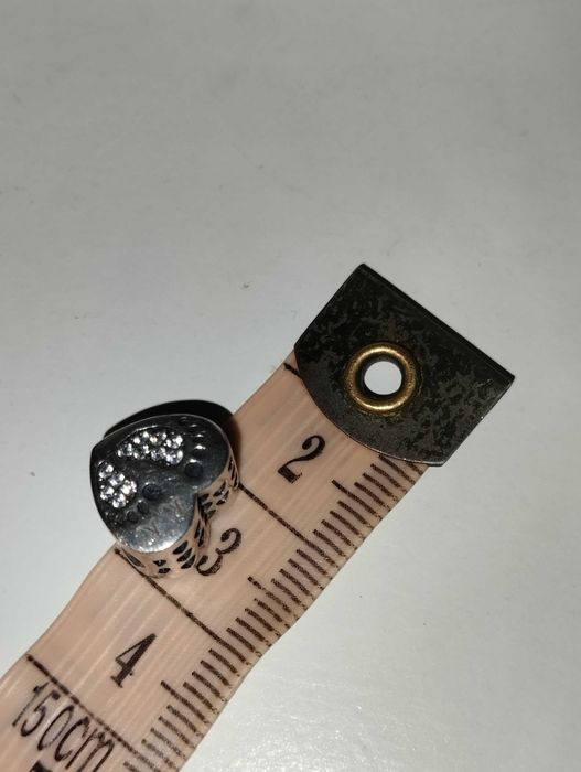 Srebrny charms opis , grawer