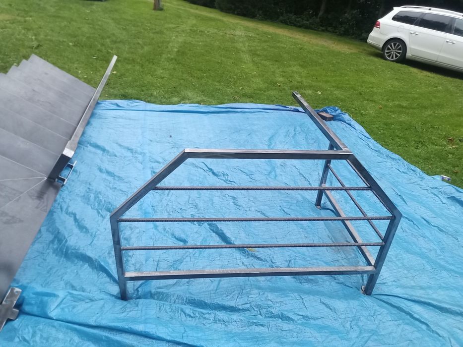 Schody metalowe solidne z balustradą