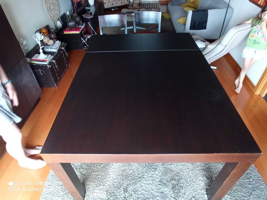 Mesa de Jantar  +  4 Cadeiras  ( em excelente estado) - novo preço