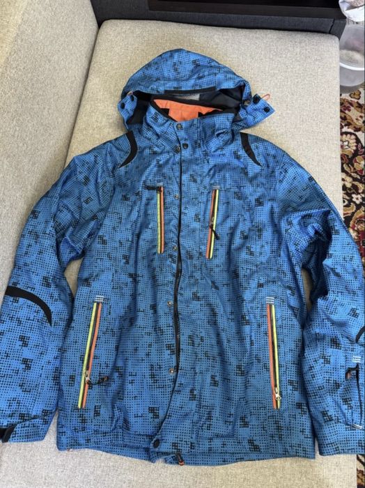 Горнолижний костюм