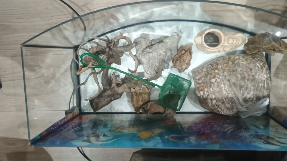 Akwarium z pokrywą, filtrem, grzałka i akcesoriami