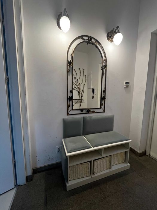 Zestaw mebli do przedpokoju, lustro, wieszak, szafki, kinkiety