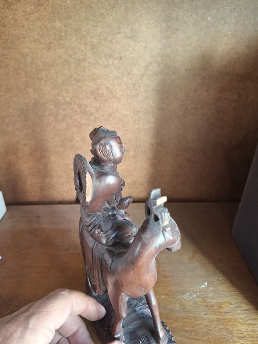 Estatueta oriental antiga