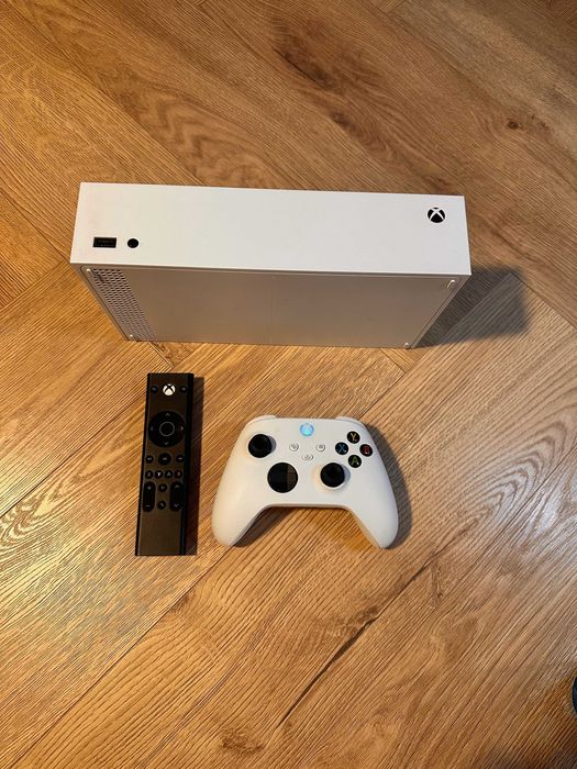 Xbox series S z padem i pilotem