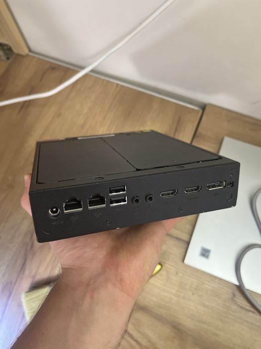Міні-ПК Shuttle Intel Core i3-7100U / 8 ГБ / Windows 10 Home (компактний)