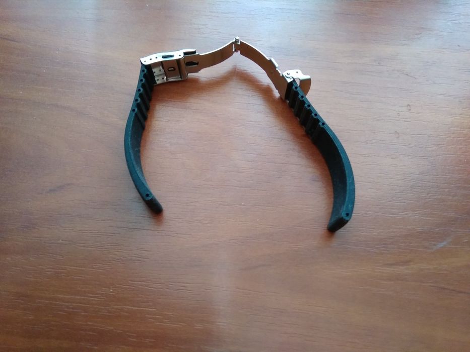 Продам силиконовый браслет для наручных часов